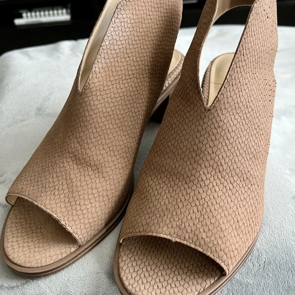 Sole Society Chunky Heeled Sandal - Picture 5 of 8